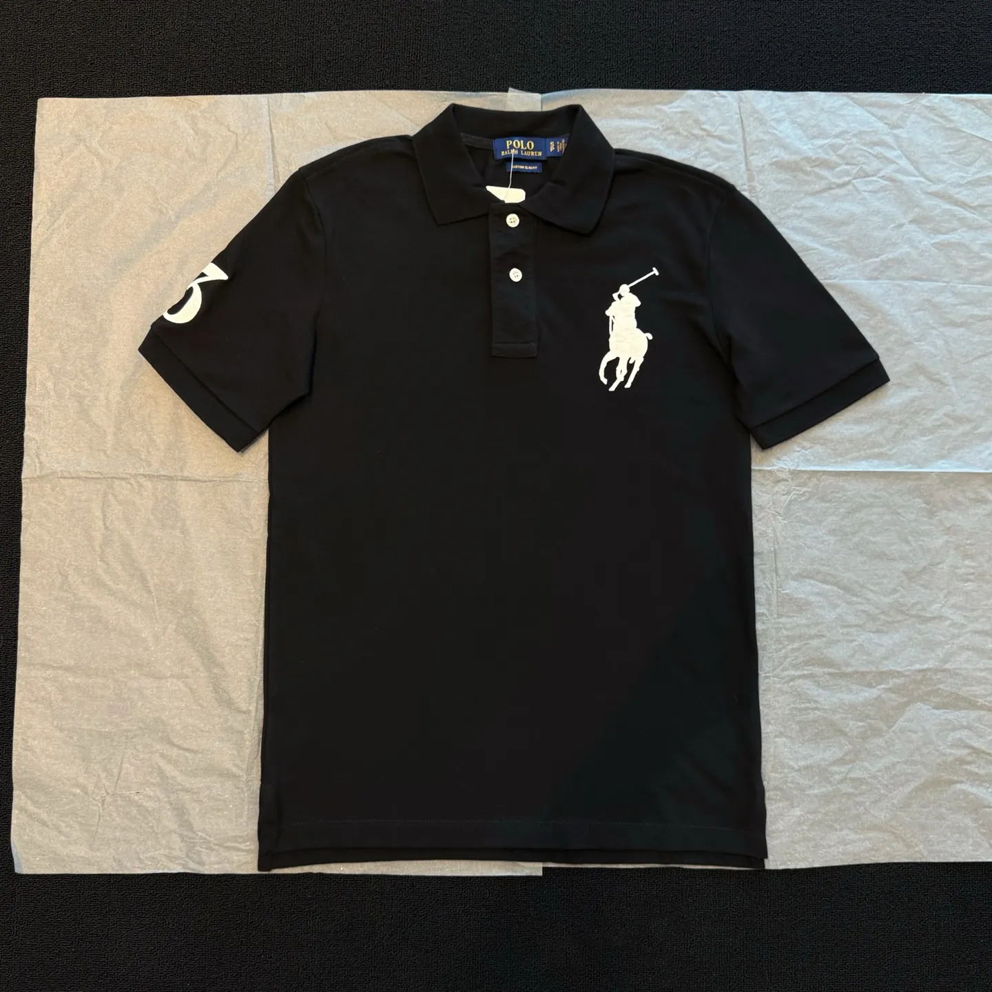 P160 Style number: RL04 (four colors) Ralph Lauren/Ralph Lauren basic Malaysian embroidery logo Big Pony Polo shirt T-shirt short-sleeved original fabric 100% piqué cotton, imported embroidery logo on the chest, "3" patch logo on the cuffs, custom threaded collar, Malaysian embroidery, the highest version, suitable for business and leisure daily use! 🌘Two-button placket, laser logo pearlescent resin buttons, cuffs and hem using double-thread sewing technology, different currency versions, full set of original three-label accessories!   Size chart: S M L XL XXL Color #Navy Black Gray White